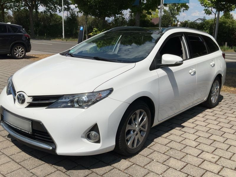 Toyota Auris Touring Sports 2.0 D-4D Life+