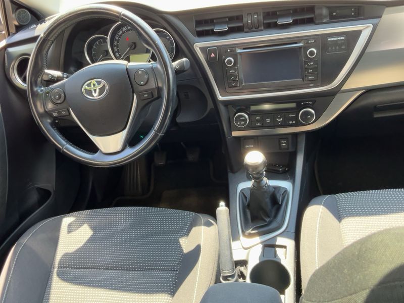 Toyota Auris Touring Sports 2.0 D-4D Life+ — zdjęcie 12
