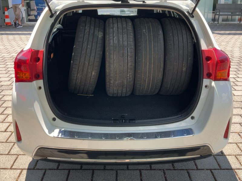 Toyota Auris Touring Sports 2.0 D-4D Life+ — zdjęcie 10