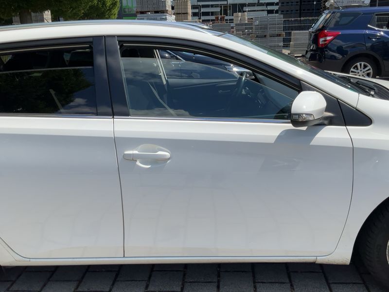Toyota Auris Touring Sports 2.0 D-4D Life+ — zdjęcie 7