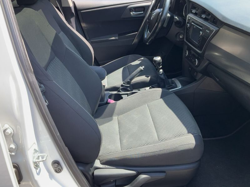 Toyota Auris Touring Sports 2.0 D-4D Life+ — zdjęcie 11