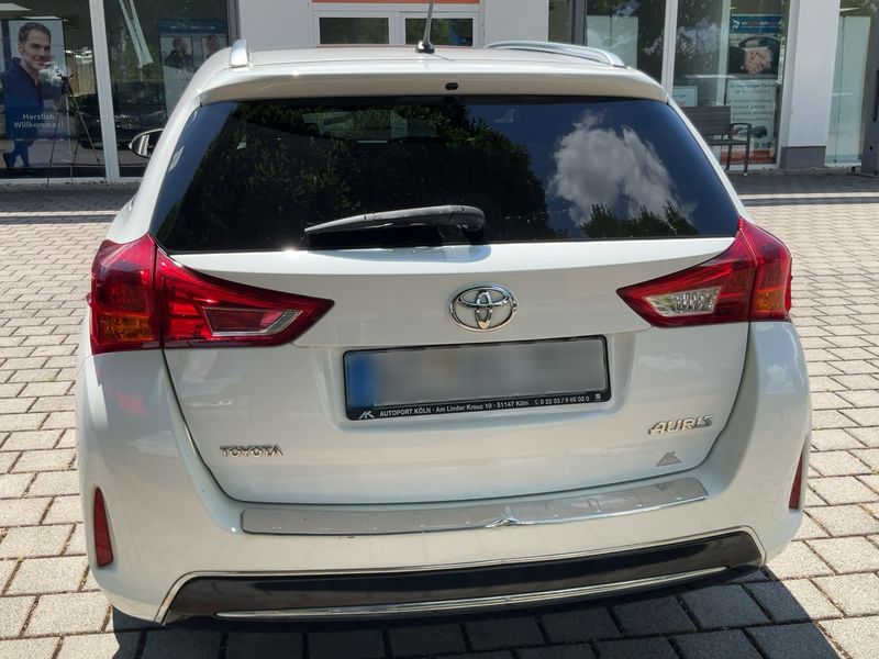 Toyota Auris Touring Sports 2.0 D-4D Life+ — zdjęcie 5