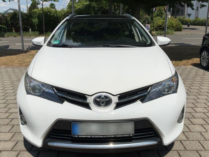 Toyota Auris Touring Sports 2.0 D-4D Life+ — zdjęcie 9