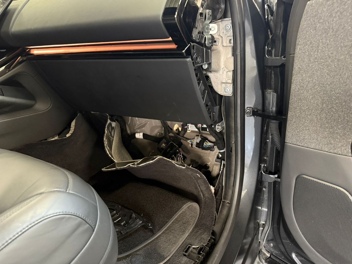Land Rover 2023 — photo 37