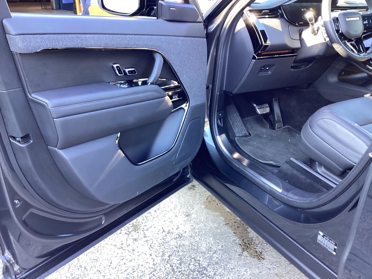 Land Rover 2023 — photo 31