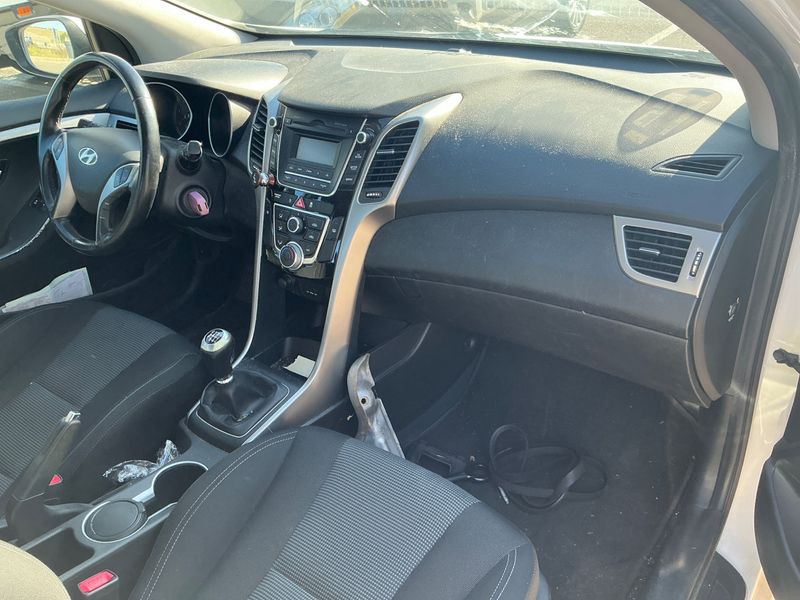 Hyundai i30 1.4 CRDi City S — zdjęcie 3