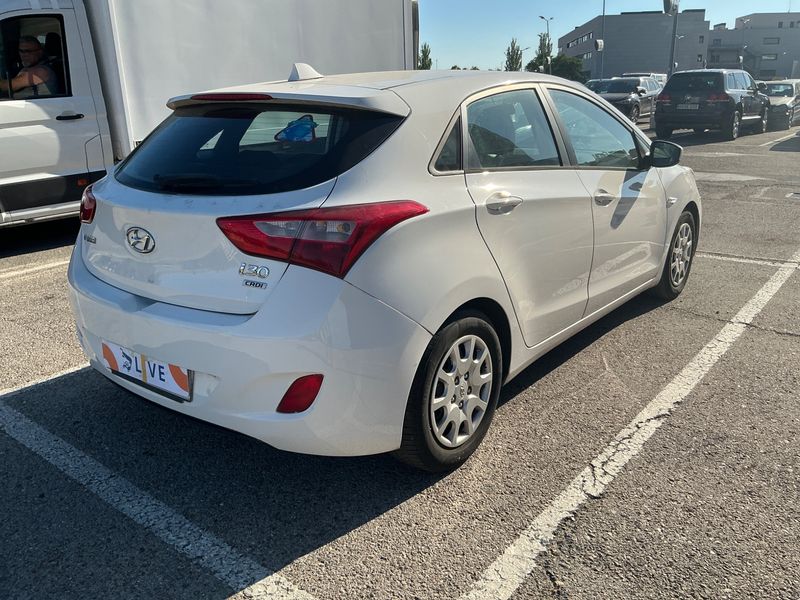 Hyundai i30 1.4 CRDi City S — zdjęcie 2