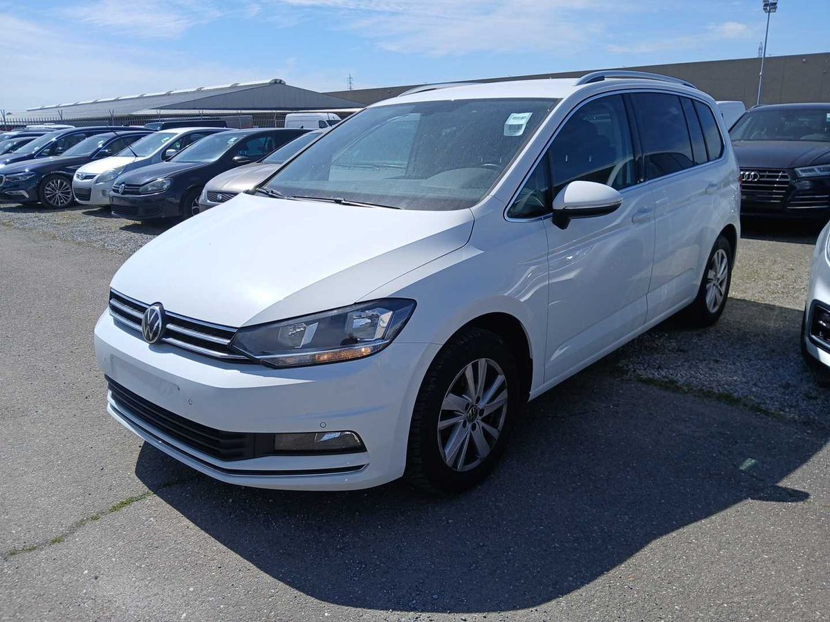 Volkswagen Touran 2022 — photo 1