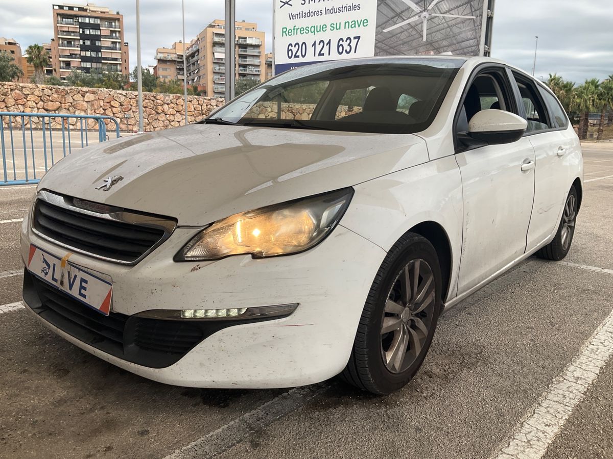 Peugeot 308 2015 — photo 1