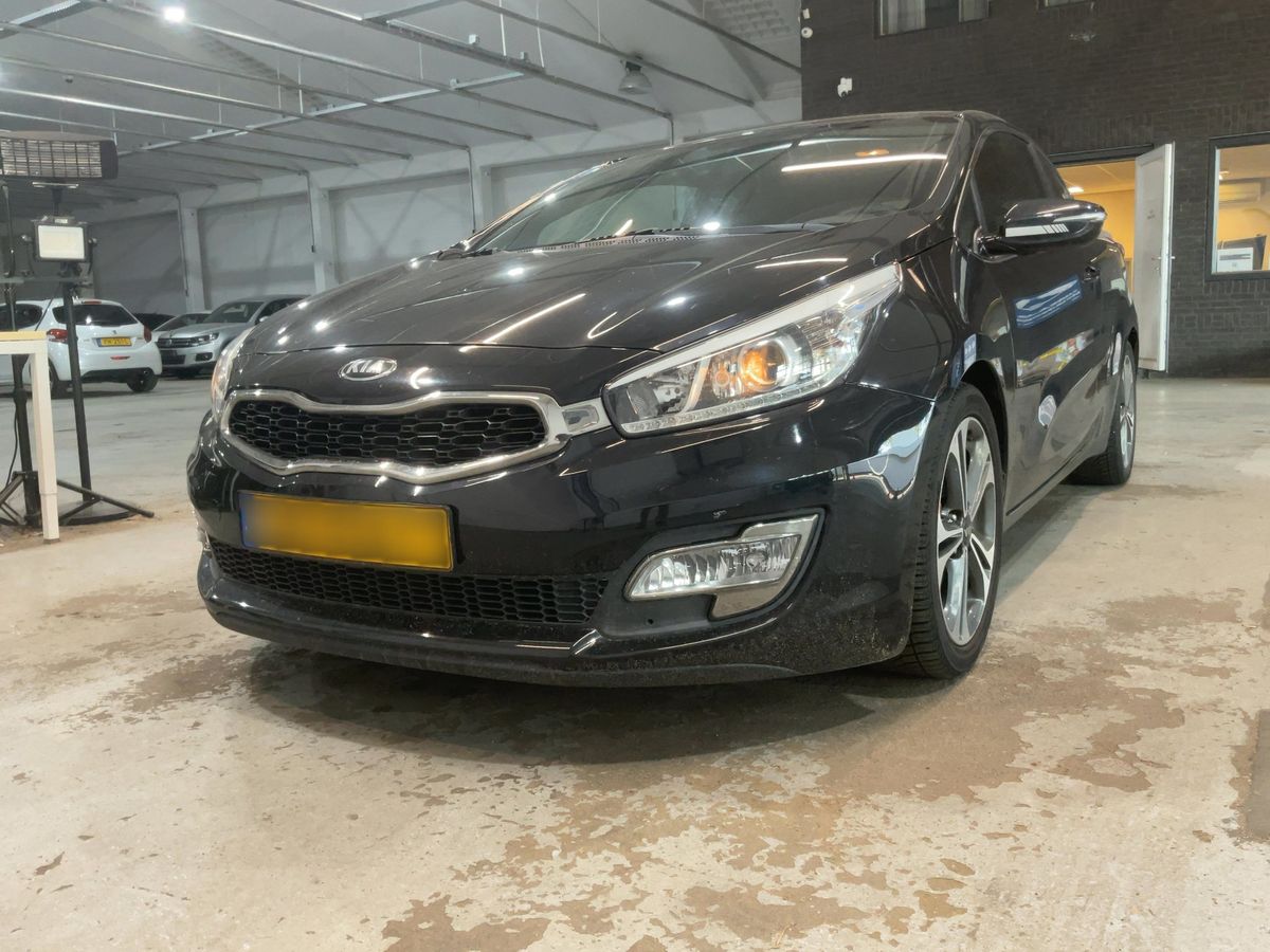Kia pro_cee'd 2015 — photo 1