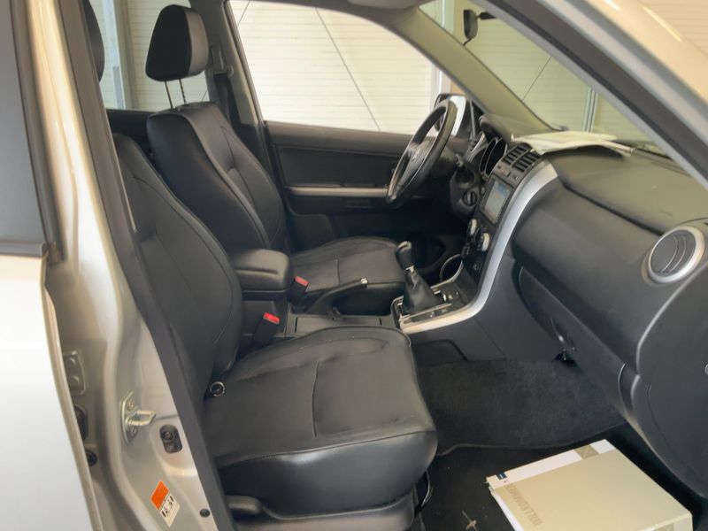 Suzuki Grand Vitara 1.9 DDiS Comfort — zdjęcie 11