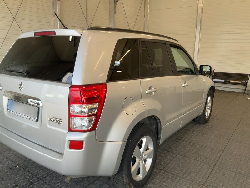 Suzuki Grand Vitara 1.9 DDiS Comfort — zdjęcie 6