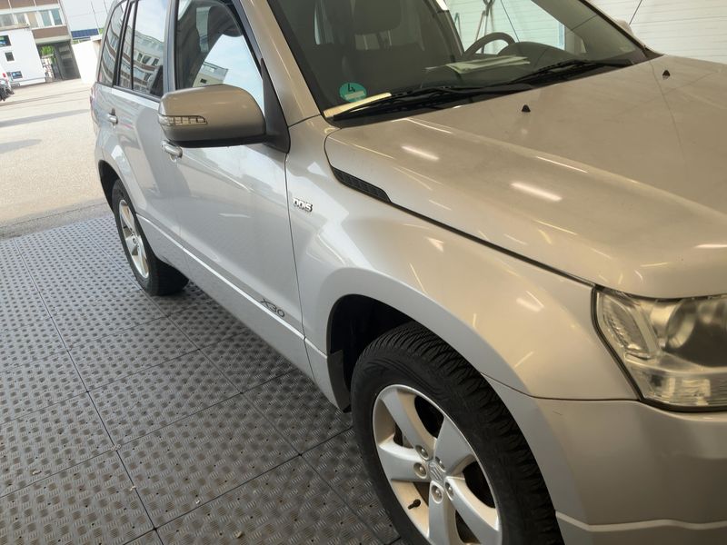 Suzuki Grand Vitara 1.9 DDiS Comfort — zdjęcie 8