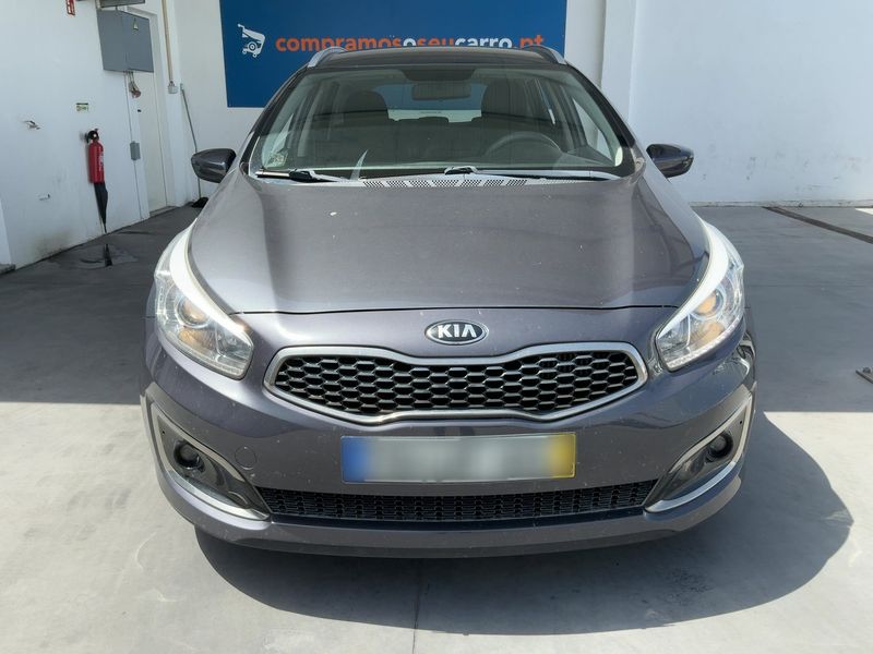Kia cee'd 1.0 TGDI SW Silber — zdjęcie 9