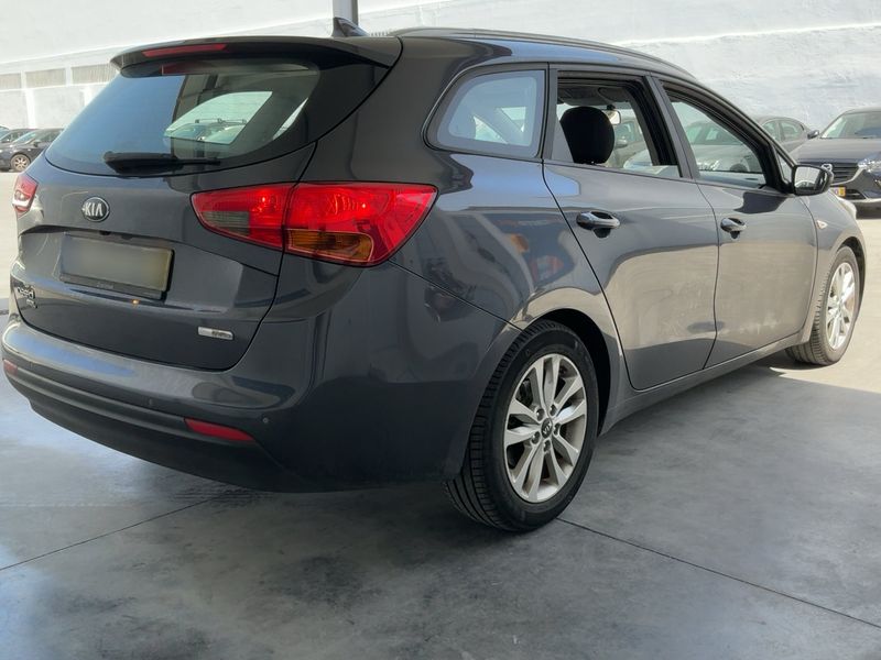 Kia cee'd 1.0 TGDI SW Silber — zdjęcie 6