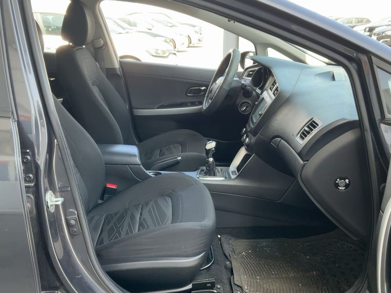 Kia cee'd 1.0 TGDI SW Silber — zdjęcie 11