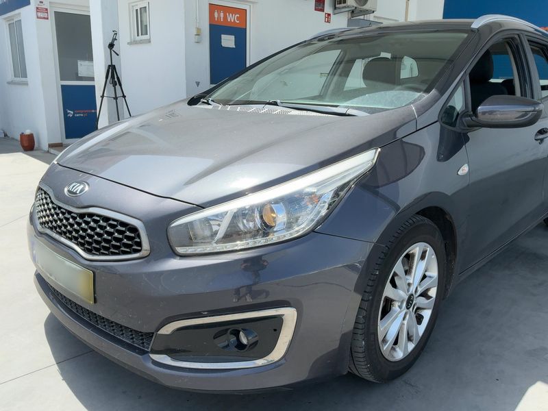 Kia cee'd 1.0 TGDI SW Silber — zdjęcie 2