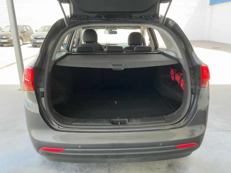 Kia cee'd 1.0 TGDI SW Silber — zdjęcie 10