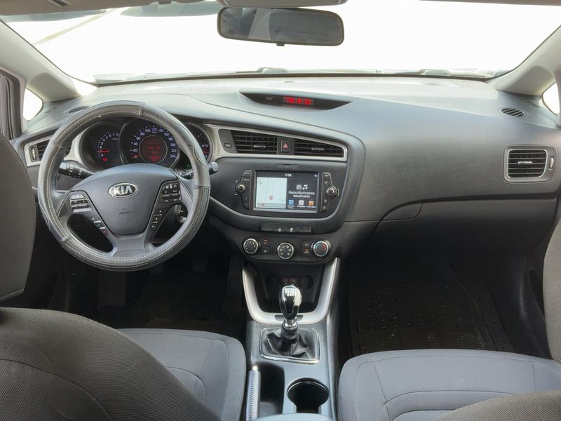 Kia cee'd 1.0 TGDI SW Silber — zdjęcie 12