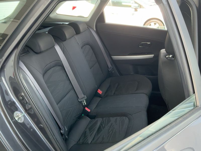 Kia cee'd 1.0 TGDI SW Silber — zdjęcie 14