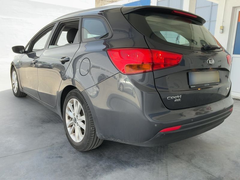Kia cee'd 1.0 TGDI SW Silber — zdjęcie 3