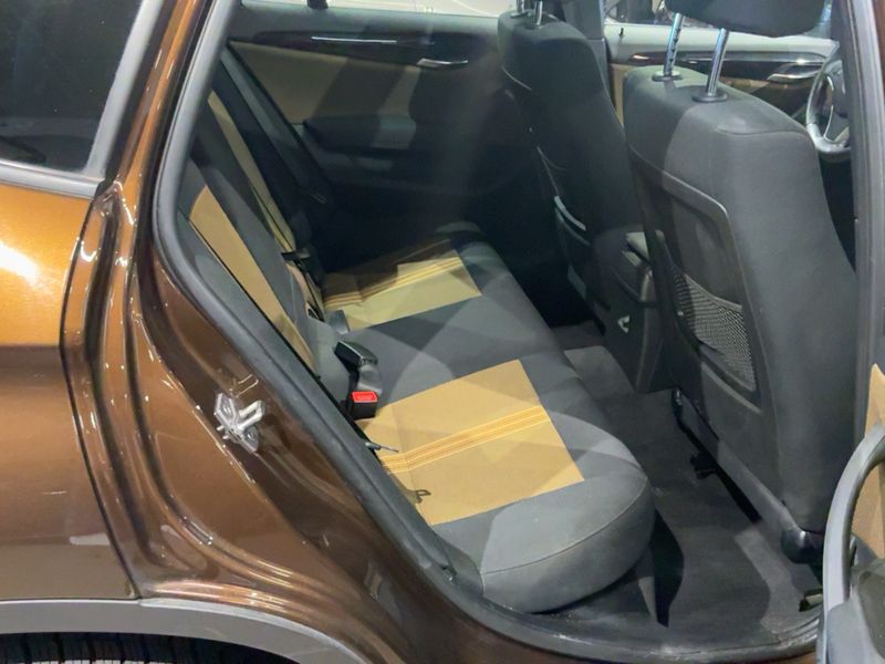 BMW X1 sDrive 18i — zdjęcie 14