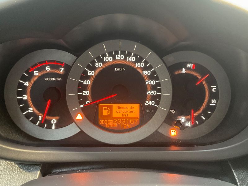 Toyota RAV 4 2.2 D-4D Life — zdjęcie 13