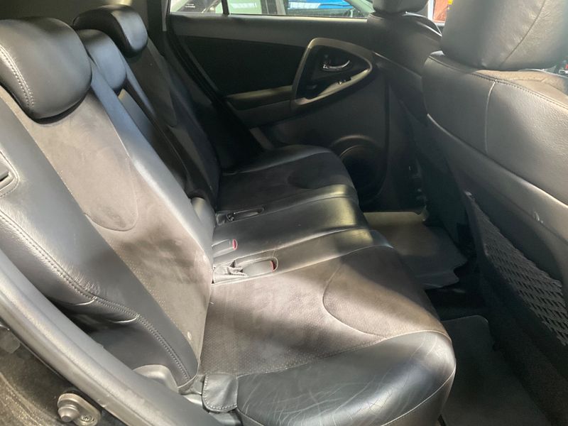 Toyota RAV 4 2.2 D-4D Life — zdjęcie 14