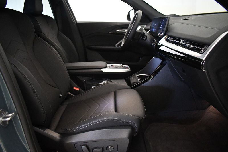BMW iX2 eDrive20 M Sport — zdjęcie 9