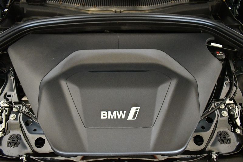 BMW iX2 eDrive20 M Sport — zdjęcie 8