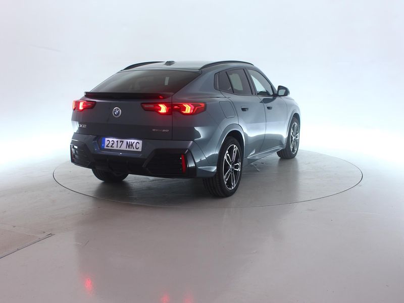 BMW iX2 eDrive20 M Sport — zdjęcie 4