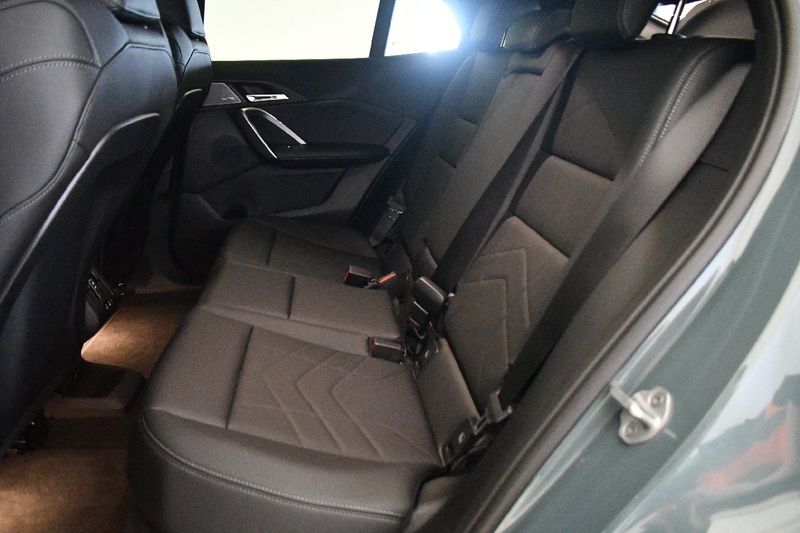 BMW iX2 eDrive20 M Sport — zdjęcie 12