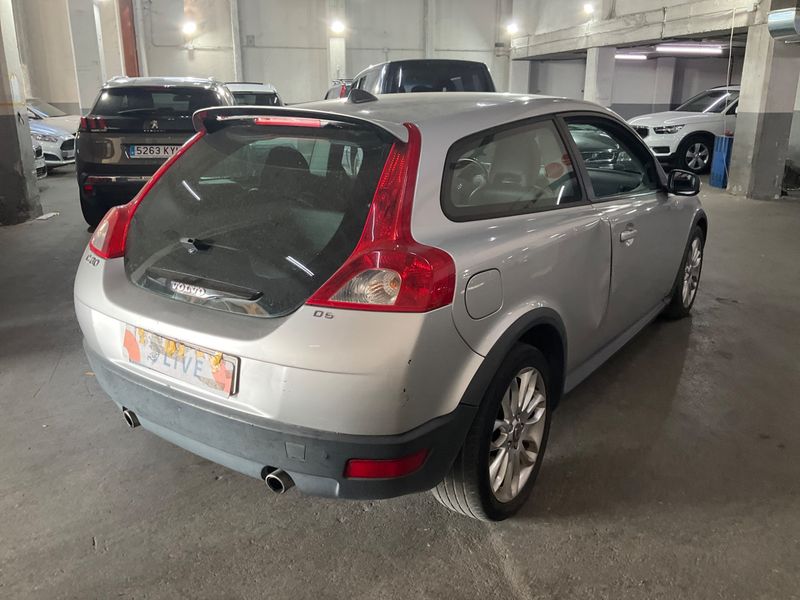 Volvo C30 2.4 D5 Momentum — zdjęcie 2