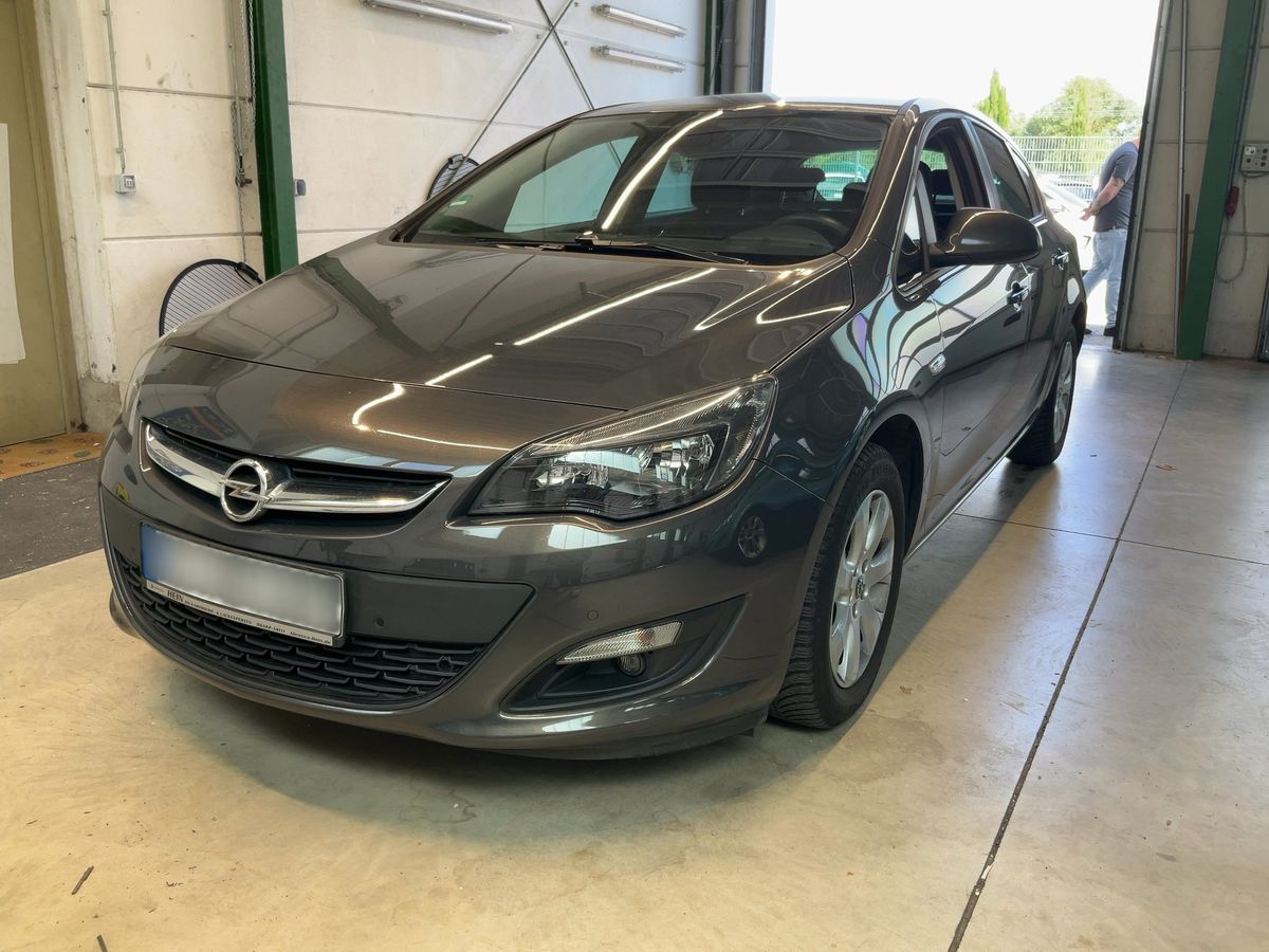 Opel Astra 2015 — photo 1