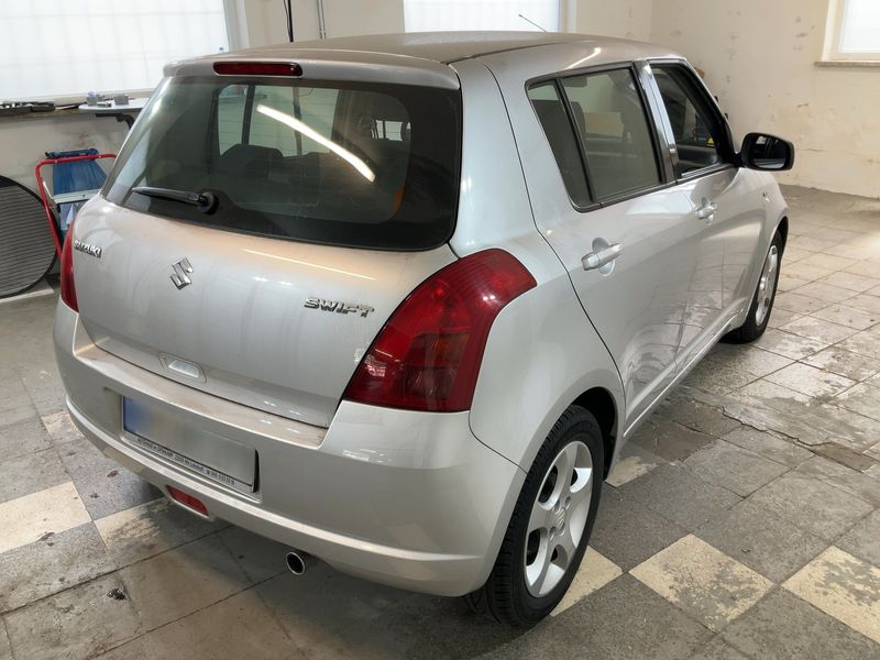 Suzuki Swift 1.5 Comfort — zdjęcie 6