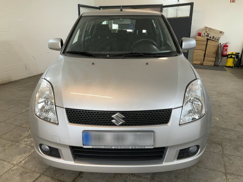 Suzuki Swift 1.5 Comfort — zdjęcie 9