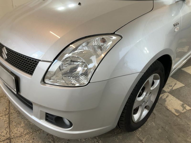Suzuki Swift 1.5 Comfort — zdjęcie 2