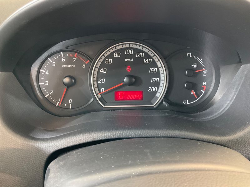 Suzuki Swift 1.5 Comfort — zdjęcie 13