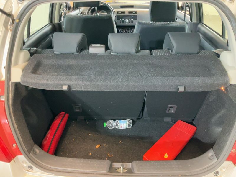 Suzuki Swift 1.5 Comfort — zdjęcie 10