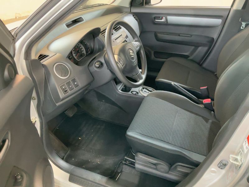 Suzuki Swift 1.5 Comfort — zdjęcie 11