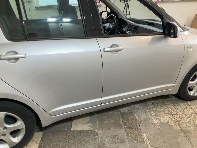 Suzuki Swift 1.5 Comfort — zdjęcie 7
