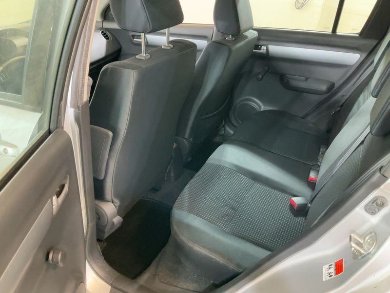 Suzuki Swift 1.5 Comfort — zdjęcie 14