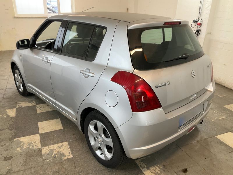 Suzuki Swift 1.5 Comfort — zdjęcie 3