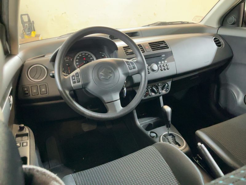 Suzuki Swift 1.5 Comfort — zdjęcie 12