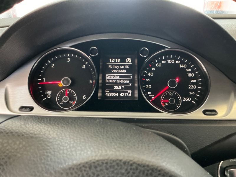 Volkswagen Passat 2.0 TDI Highline BlueMotion Tech — zdjęcie 4