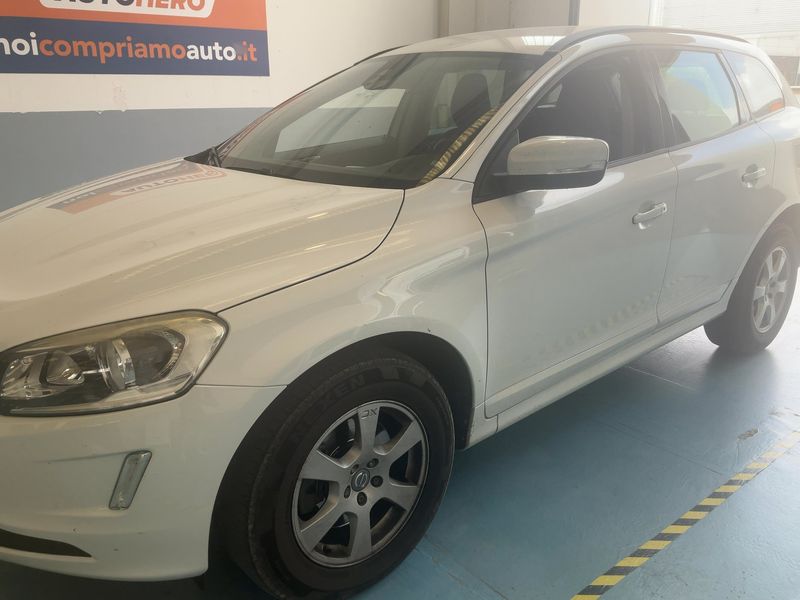 Volvo XC60 2.0 D3 Kinetic 2WD 2015 – снимка 2