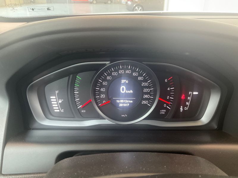 Volvo XC60 2.0 D3 Kinetic 2WD 2015 – снимка 19