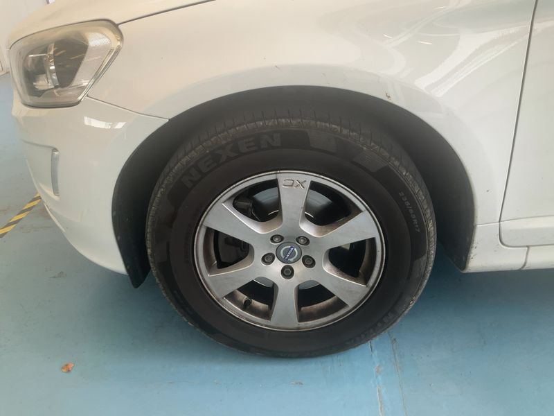 Volvo XC60 2.0 D3 Kinetic 2WD 2015 – снимка 3