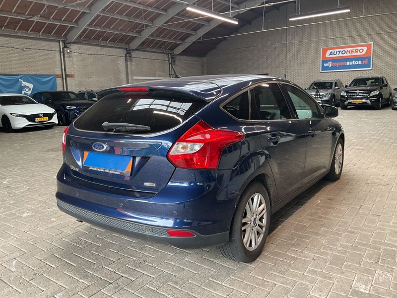 Ford Focus 1.0 EcoBoost Champions Edition 2013 – снимка 2