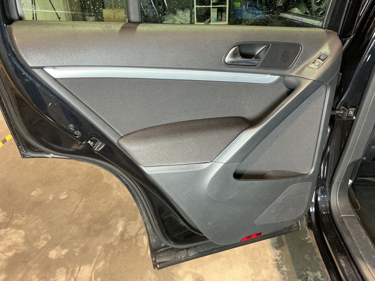 Volkswagen Tiguan 2015 — photo 35